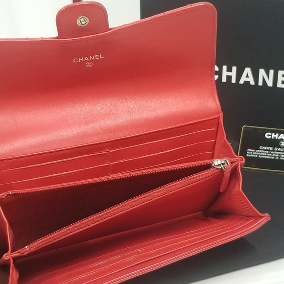 Auth CHANEL Lambskin Quilted Large Flap Wallet  in Red - Picture 13 of 16